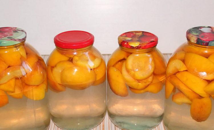 Delicious and fragrant peach compote is ready