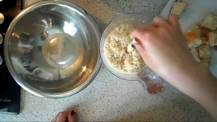 grind bread into crumbs