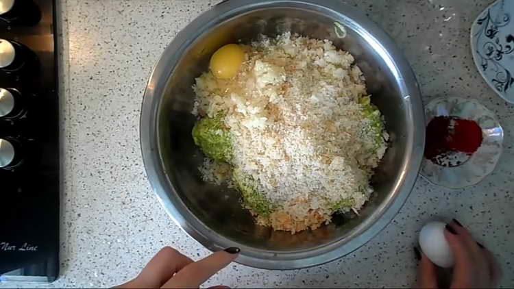 add bread crumbs to zucchini