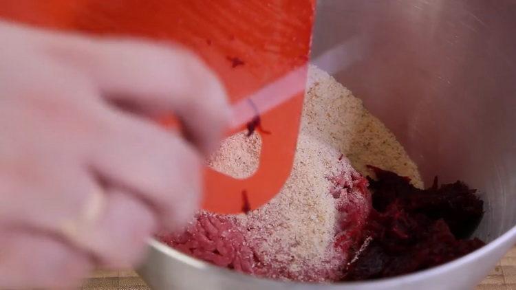 Mix the ingredients to cook.