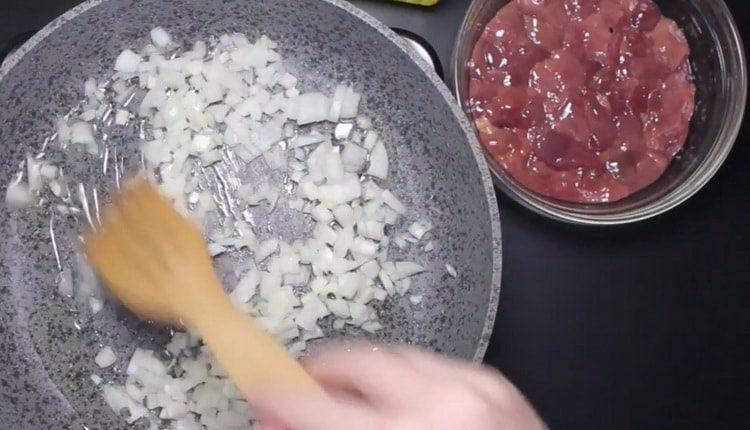 Toast, fry the onions