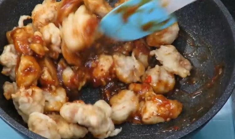 Mix the ingredients to cook.