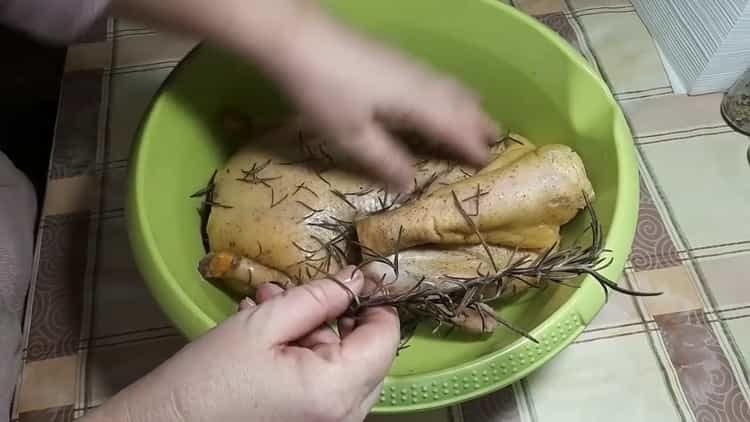 Cooking duck marinade before baking in the oven