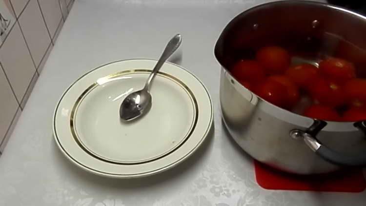 pour tomatoes with boiling water