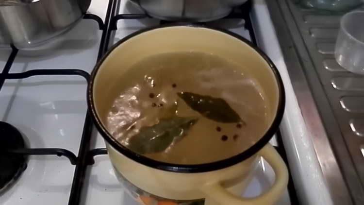 add spices to boiling water