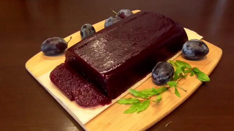 Plum marmalade according to a step by step recipe with a photo