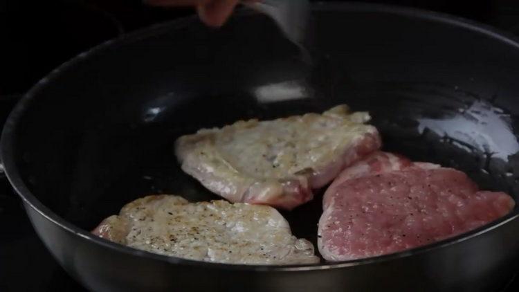 To cook, fry the meat