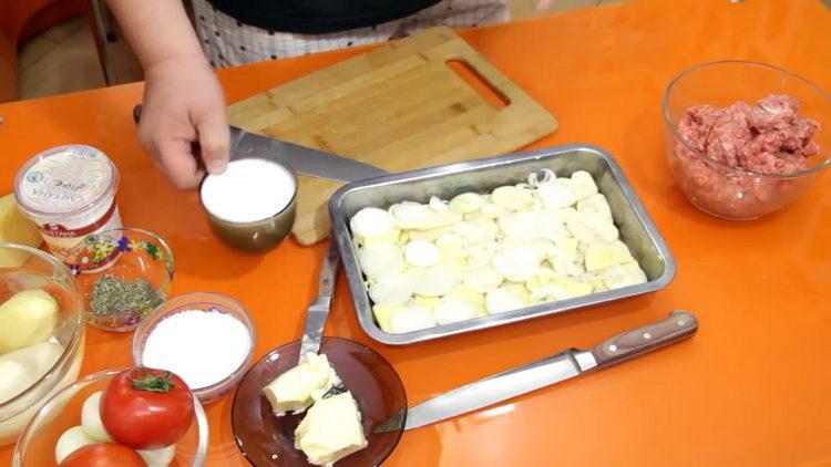 Pour milk into the pan to prepare the dish
