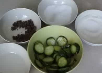 Spicy canned cucumbers for the winter 🥒