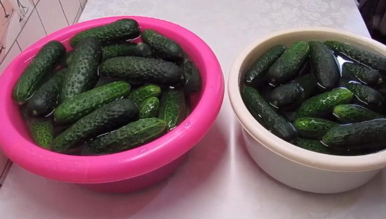Cucumbers without sterilization according to a step by step recipe with a photo