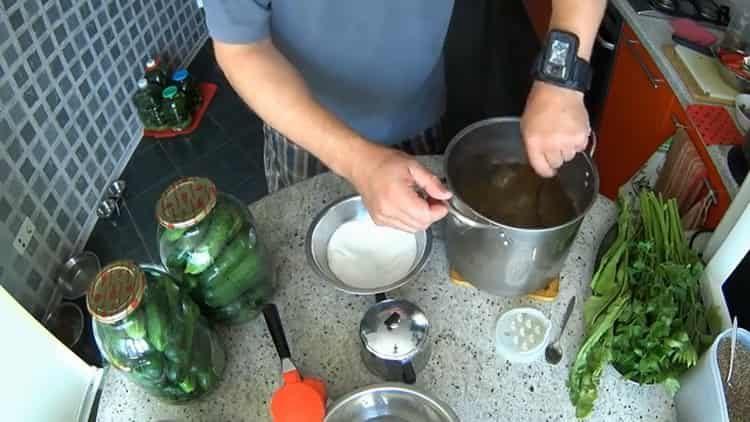 Mix the ingredients to cook.