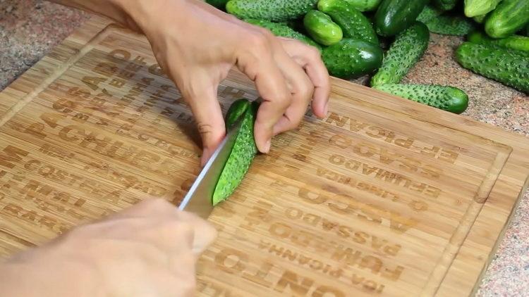 Cooking cucumbers with garlic for the winter