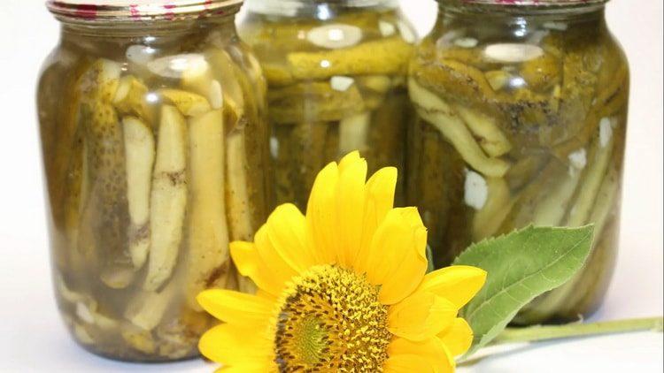 cucumbers with garlic for the winter are ready
