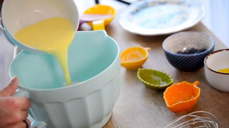 Mix the ingredients to cook.