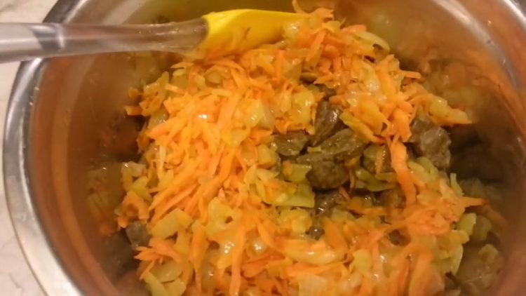 Mix the ingredients to cook.