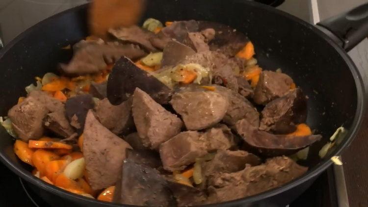 Toast, fry the ingredients