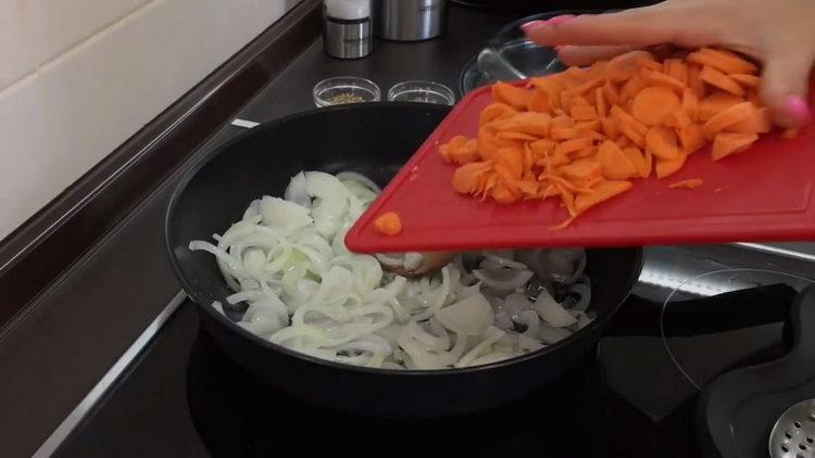 Fry carrots to cook