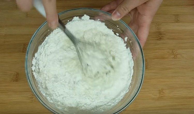 Add the flour and mix the dough.