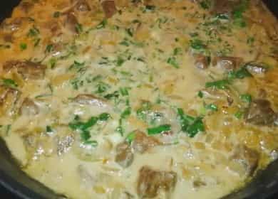 How to learn how to cook a delicious liver in sour cream with onions in a pan 🍲