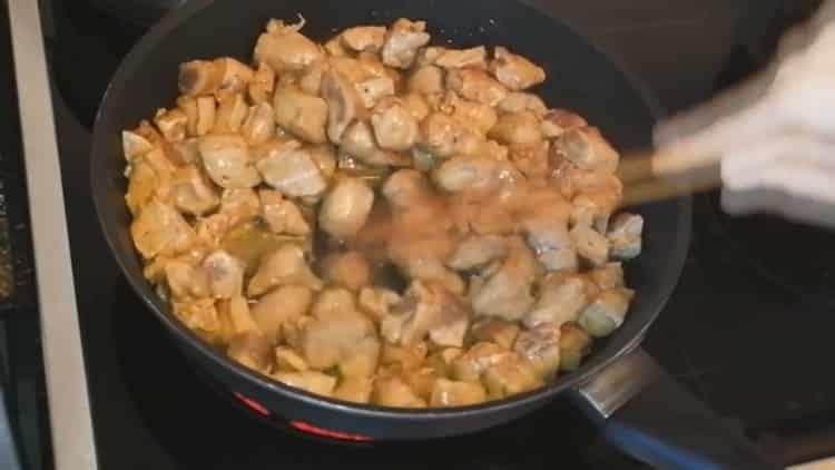 Toast, fry the ingredients