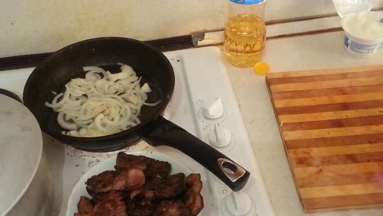 Toast, fry the onions