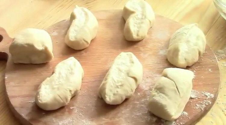 Divide the dough to cook