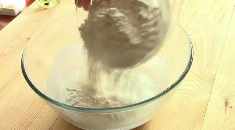 Sift flour for cooking