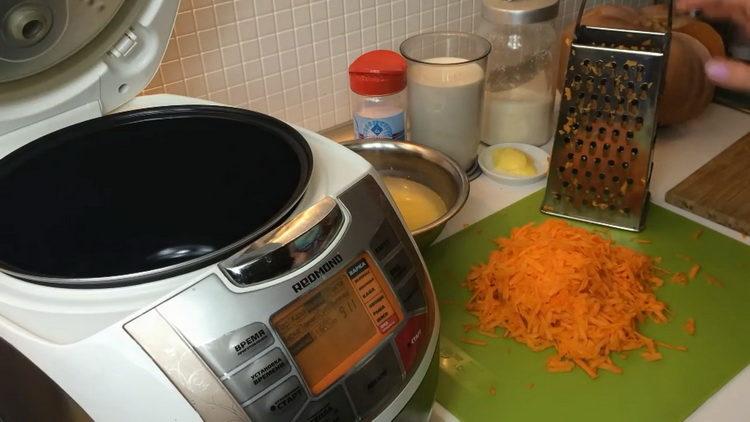 Grate pumpkin to cook