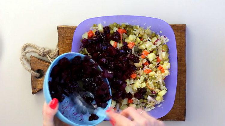 Mix the ingredients to cook.