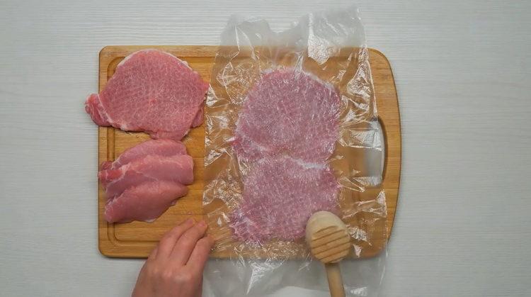 Prepare the ingredients for cooking.