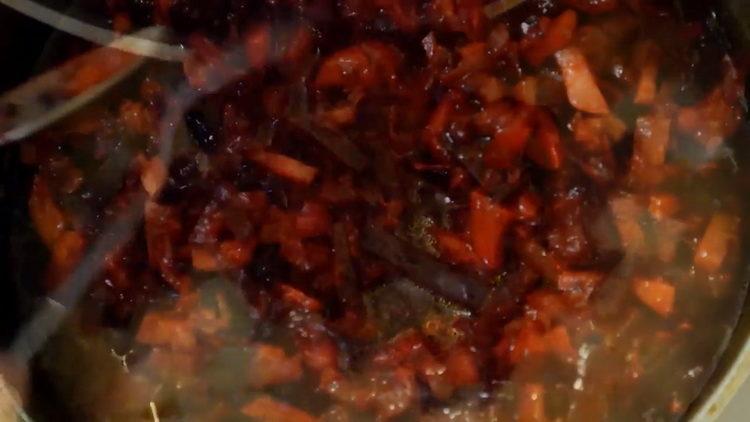 Mix the ingredients to cook.