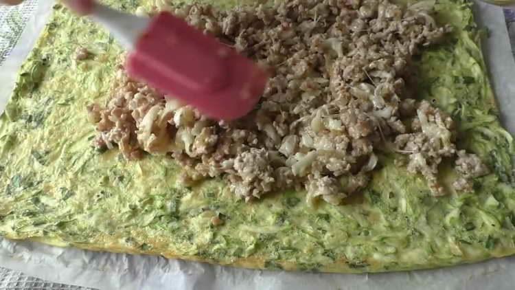 put the minced meat on the roll