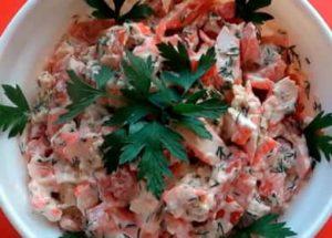 Salad with crab sticks and tomatoes: a step by step recipe with a photo