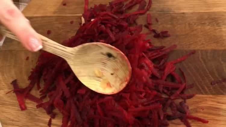 To cook, grate beets