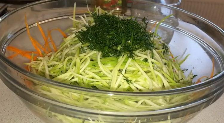 Mix the ingredients to cook.