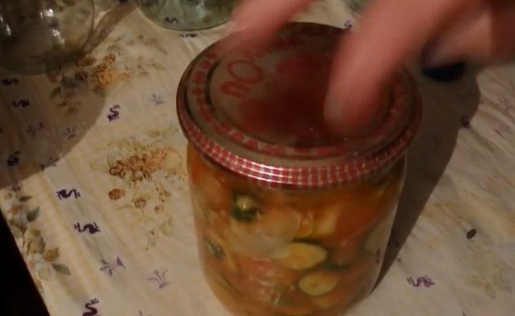 Mix the ingredients to cook.