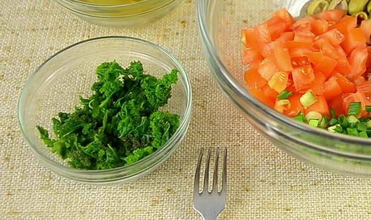 finely chop the parsley