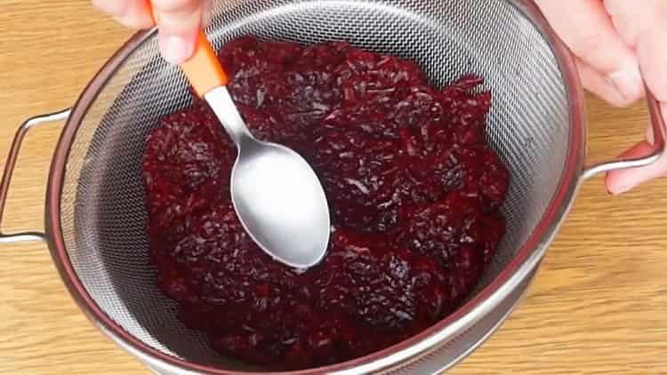 To cook, grate beets