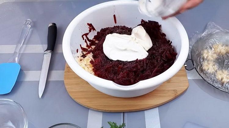 Add mayonnaise to prepare the meal.