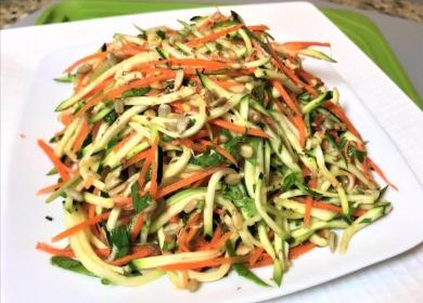 Raw summer squash vitamin salad🥗