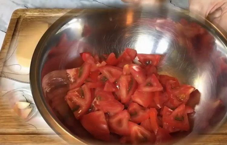 For cooking, chop the tomatoes