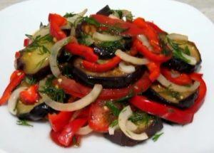 prepare a delicious salad with eggplant and tomatoes