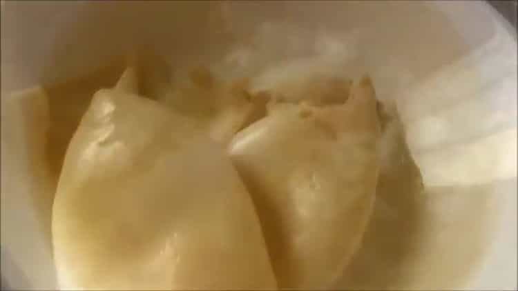 For the salad, boil the squid