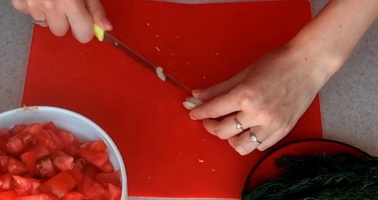 Chop the garlic for cooking