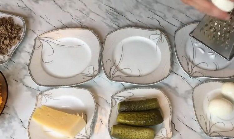 Grate the eggs to cook