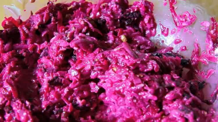 Mix the ingredients to cook.