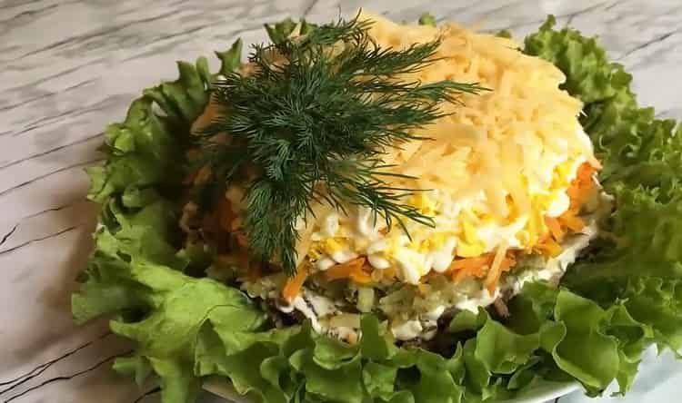 Very tender salad with chicken liver and pickles