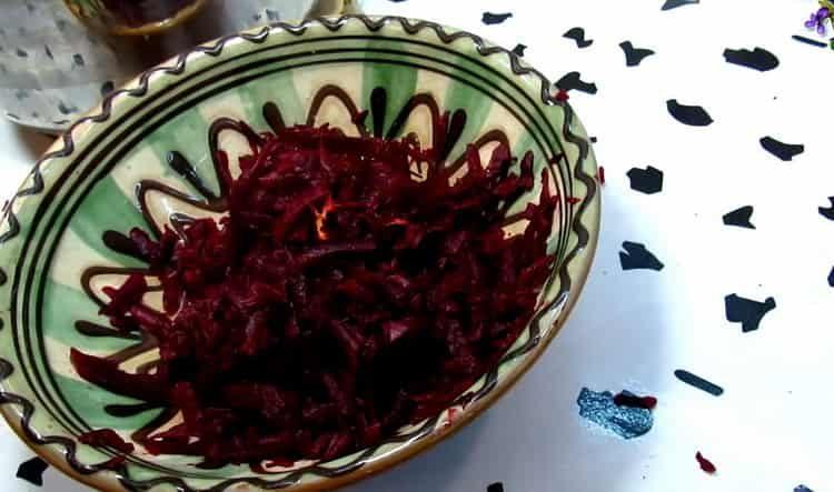 To cook, grate beets