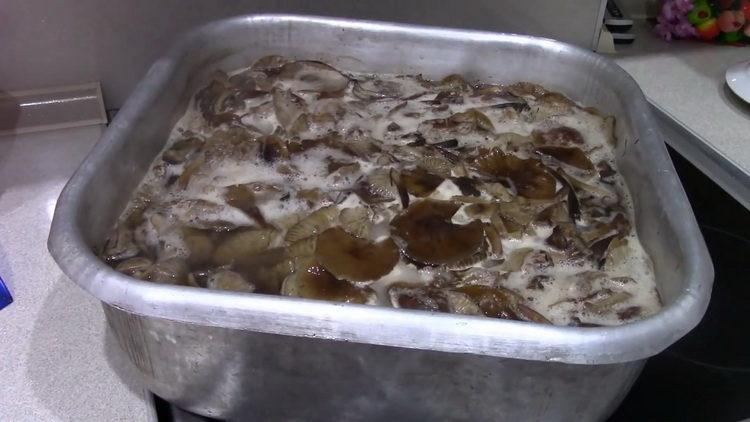 Prepare the ingredients for cooking.