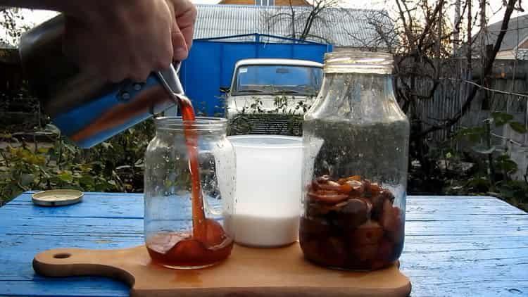 Mix the ingredients to cook.